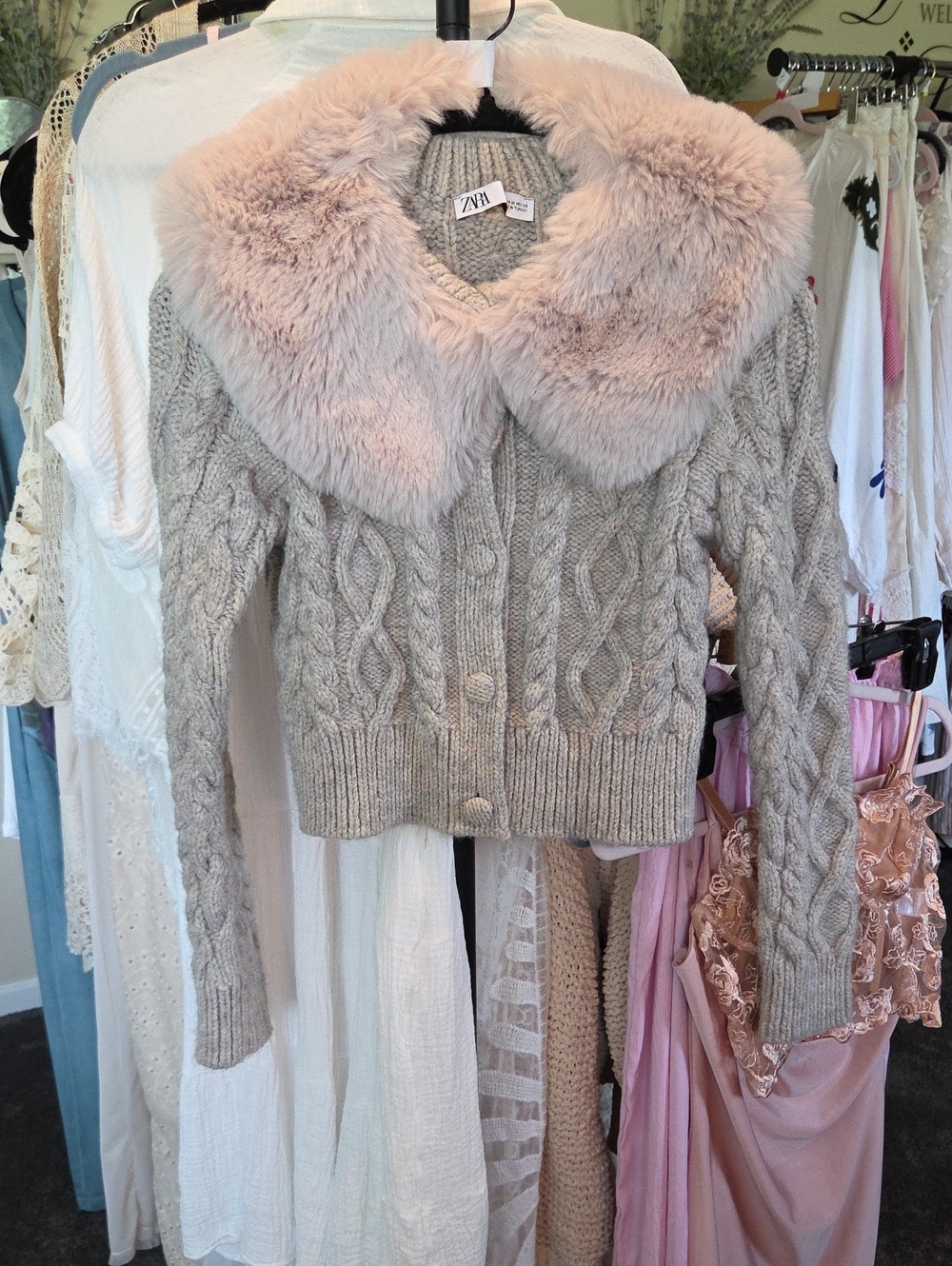 ZARA Cable-Knit Cardigan with Blush Faux-Fur Collar